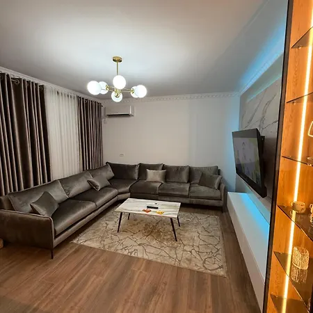 Royal 1 Min Walk Of Centre Elbasan