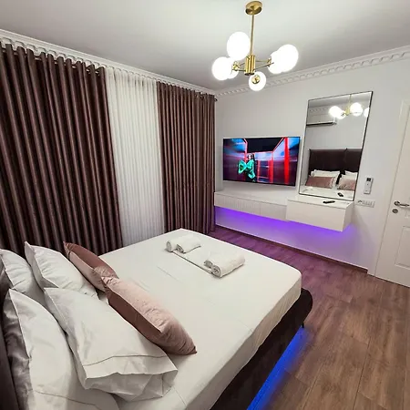 Royal 1 Min Walk Of Centre Apartment