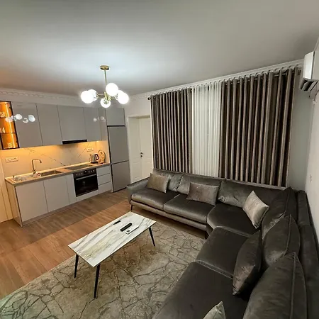 Royal 1 Min Walk Of Centre Elbasan