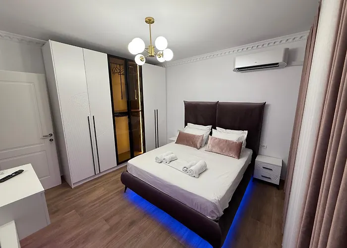 Royal 1 Min Walk Of Centre Elbasan