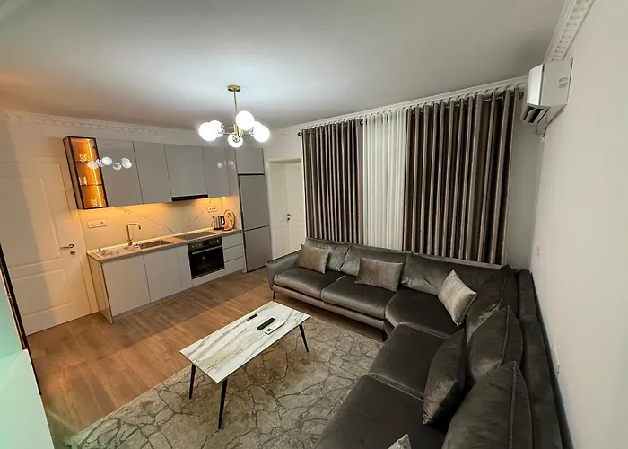Royal 1 Min Walk Of Centre Elbasan